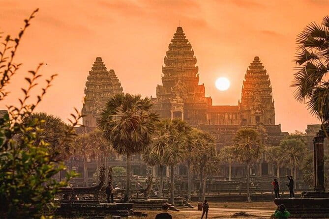 1-Day Angkor Wat Cycling Tour: Scenic Bike Adventure in Siem Reap - Prasat Kravan and the village riding connection