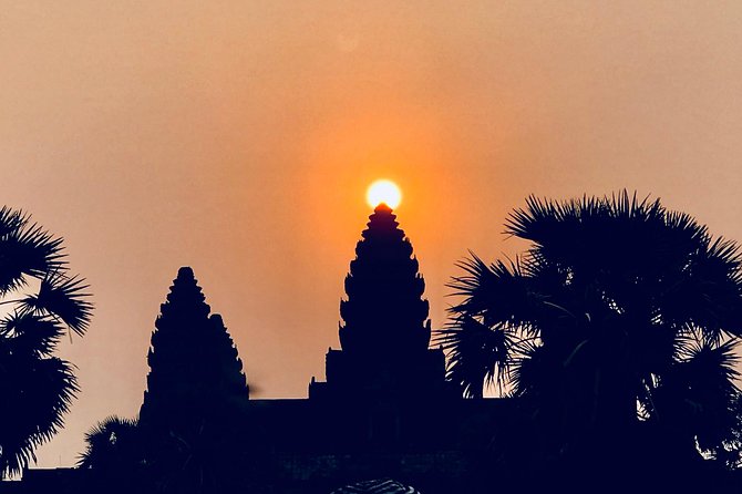 1 Day | Angkor Wat Sunrise with Small Tour - Stop 1: Angkor Wat and the equinox glow by the reflection pool