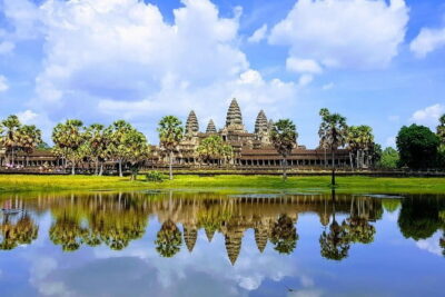 1 day special Tour: Angkor Wat,Bayon,Ta Prohm, Bantey srei and Beng Mealea - Angkor Wat and Angkor Thom: the monumental anchors of the day