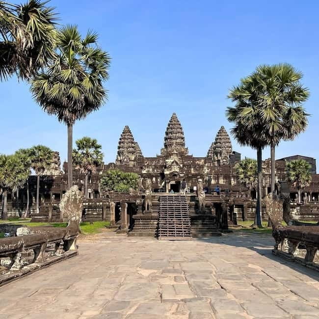 1-Day Trip to Angkor Wat with a Private or Shared Guide in Spanish - A Spanish guide makes Angkor Wat less confusing