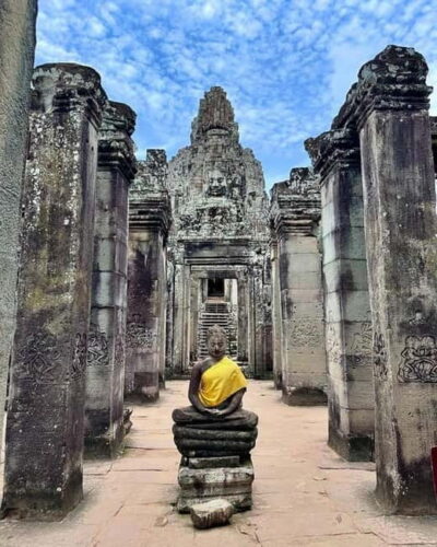 1-Day Trip to Angkor Wat with a Private or Shared Guide in Spanish - Pickup, transport, and why the 8-hour timing feels tight