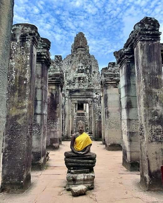 1-Day Trip to Angkor Wat with a Private or Shared Guide in Spanish - Pickup, transport, and why the 8-hour timing feels tight
