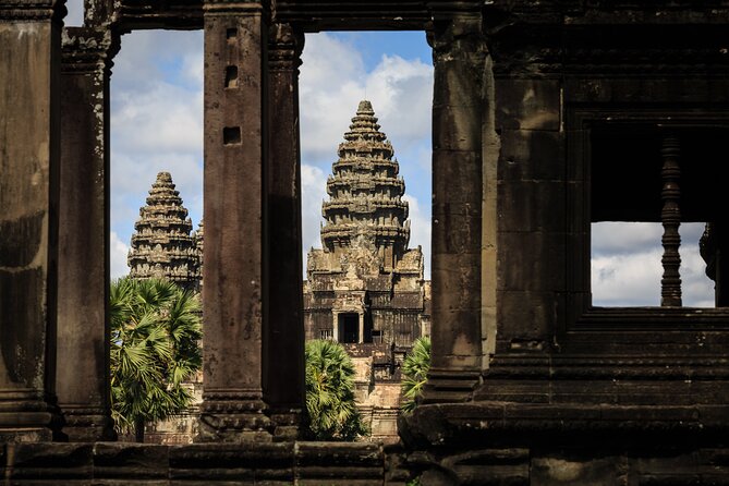 2-Day : Angkor Sunrise, Kompong Phluk Sunset & Banteay Srei Tour - Kompong Phluk floating village: stilt homes and mangroves by boat