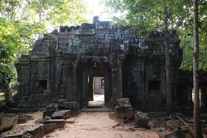 2-Day Angkor Wat & Tonle Sap Tour - Tonle Sap by motorized boat: stilted villages and life on the water