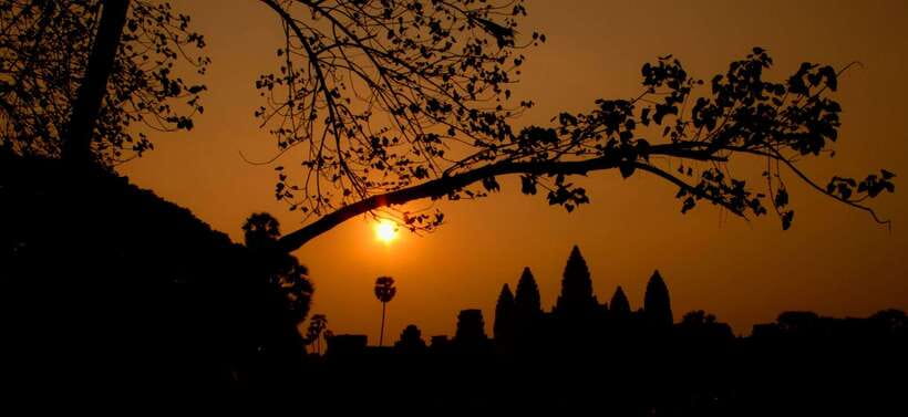 2-Day Angkor Wat With Small, Big Circuit & Banteay Srei Tour - Day 1 Small Circuit: Angkor Wat, Ta Prohm roots, and Angkor Thom’s layered maze
