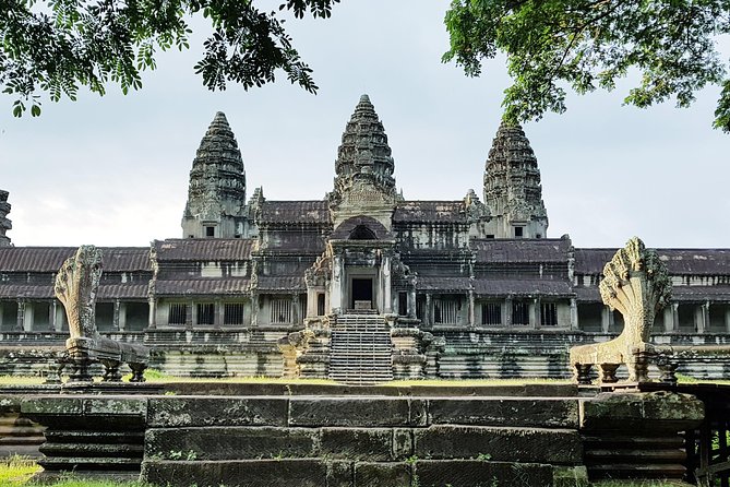 2 Day private tour: Small tour, Big tour, sunrise and sunset,floating village. - Banteay Srei and Preah Khan: Carving Detail vs. Temple Atmosphere
