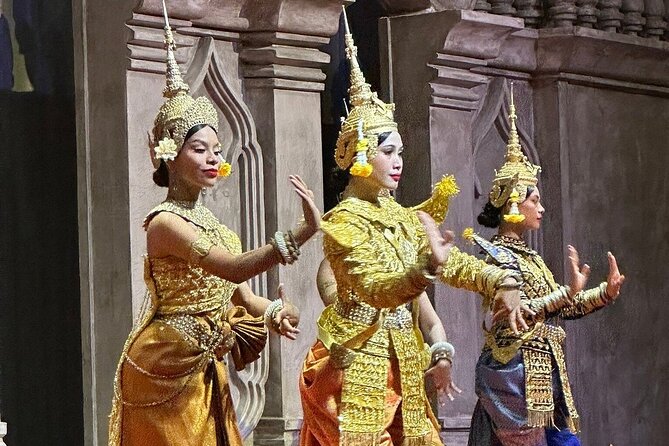 2 Days Tour in Siem Reap including Lunch, Dinner & Apsara Show - Banteay Srei and lunch on a floating hut: delicate carvings in a calmer mood
