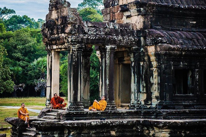 2-Days Tour (The Best Historical of Khmer Empire) - Day 1 in Angkor Thom: Bayon, terraces, and the royal core