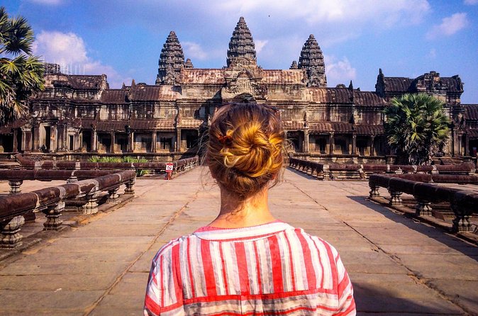 4-Day Cambodia Highlights Tour from Phnom Penh with Angkor Wat - Tonle Sap and Kompong Phluk: life on stilts, not just temples