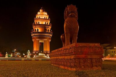 4-Day Cambodia Highlights Tour from Phnom Penh with Angkor Wat - Entering the day-one rhythm in Phnom Penh: Royal Palace, Silver Pagoda, National Museum, Tuol Sleng