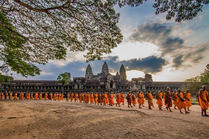 5-Day All Major Temples & Kulen Mount Waterfall & Koh Ker & Beng Mealea - Day 5: Phnom Kulen’s 1000 Lingas plus Artisans Angkor and Psar Chaa