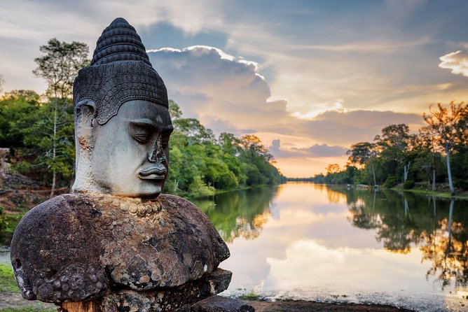 7-must See Temples in Angkor Park (Private Guided Tour) - Stop 2: Ta Prohm and the Angelina Jolie connection