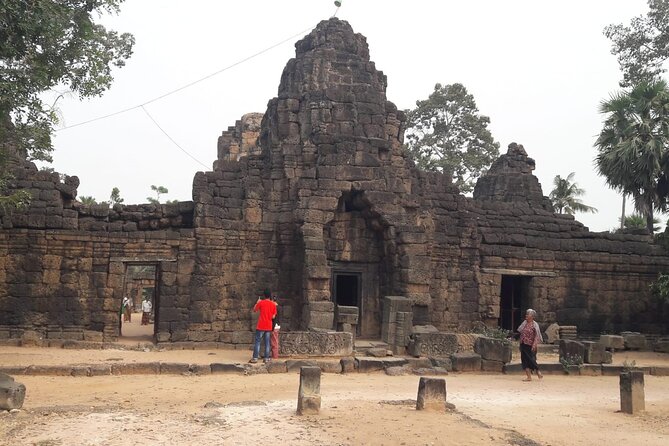 A Day Trip To Phnom Chisor - Tonle Batti From Phnom Penh - Stop 2: Tonle Bati, the lake temple with Bayon-style flair