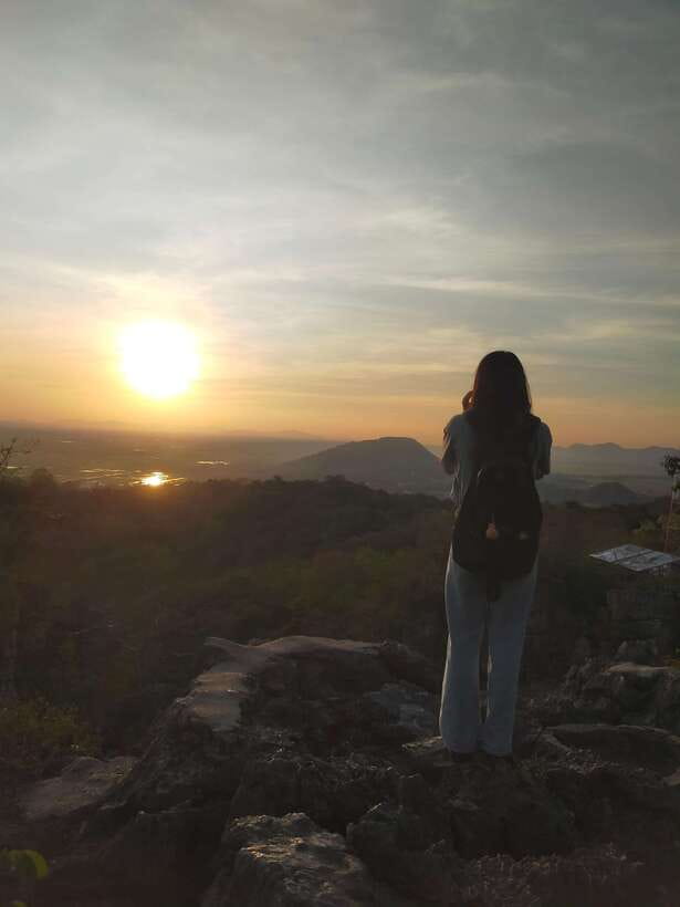 A Day TukTuk Bambootrain, Banan, Killing & Bat Caves, Sunset - Sunset and the Bat Cave: Timing the Sky’s Big Exit