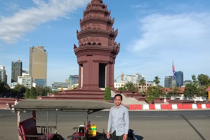 A Full Day Tour for Royal Palace, S21, Killing Fields & More - Wat Phnom: the pagoda that gave Phnom Penh its name