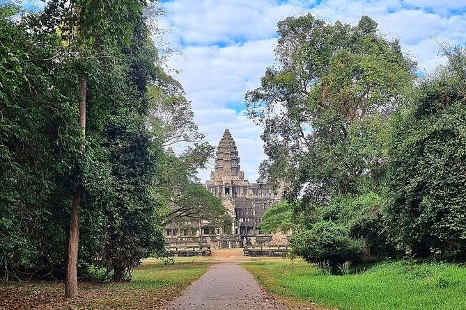 Angkor Explorer by Cambodiajeep - Lunch, snacks, and water refills that keep the day from breaking