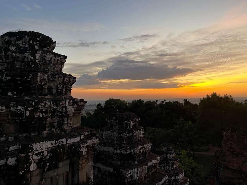 Angkor Highlights and Sunset Tour - Angkor Thom essentials: Victory Gate to Bayon’s four faces