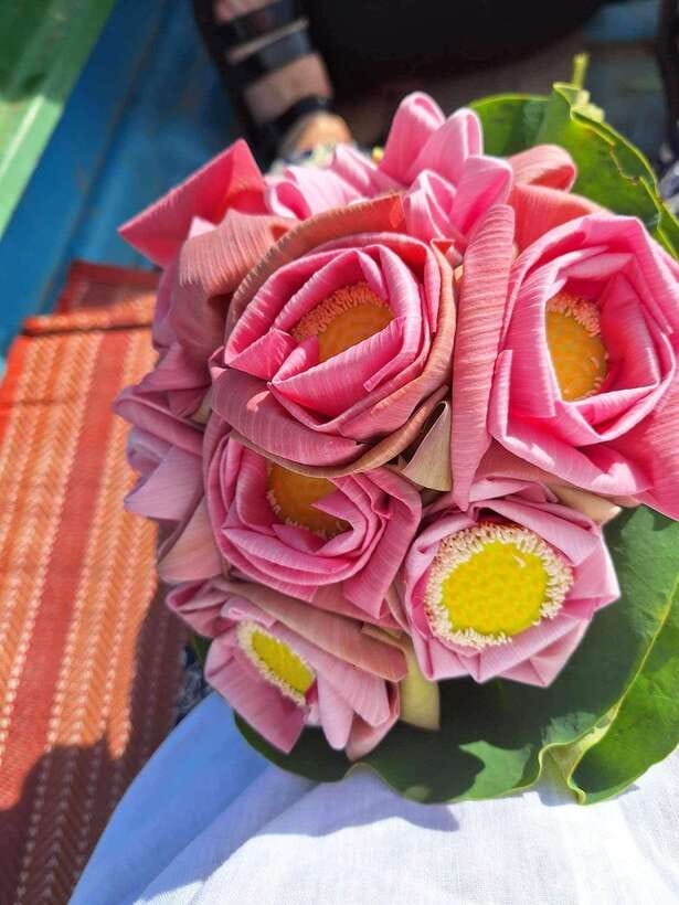 Angkor Silk Farm & Lotus Silk Farm: Siem Reap Discovery Tour - Boutique Time: How to Shop Without Losing the Point