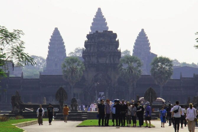 Angkor Sunrise Adventure Private Tour - Stop 4: Thommanon for a Quieter, Elegant Stop