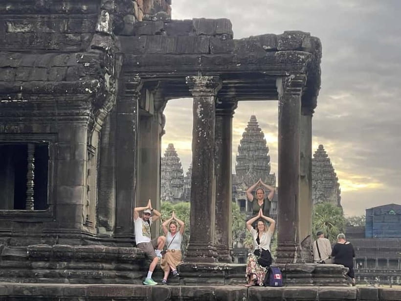 Angkor Sunrise or Sunset Tour (includes breakfast or lunch) - Srah Srang’s Quiet Pools: Where Photos Become Easier