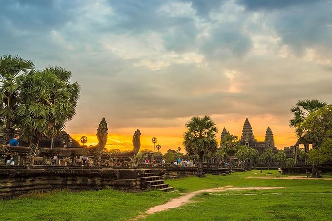 Angkor Temples with Sunset 1-Day Tour - Bayon Temple: why the first level walk is the sweet spot