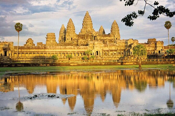 Angkor Thom Ta Prohm and Sunset in Angkor Wat Golden Hour Tour - Angkor Wat at Golden Hour: West Gate Entry, East-Gate Views, and Pool Reflections