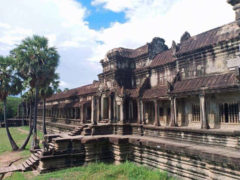 Angkor Wat, Angkor Thom, and Ta Prohm Day Trip with Sunset - Srah Srang lunch break and how to handle the midday heat