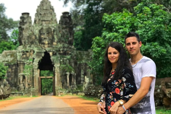 Angkor Wat & Banteay Srei 1-Day Tour - Banteay Srei (Lady Temple) and the pink sandstone contrast