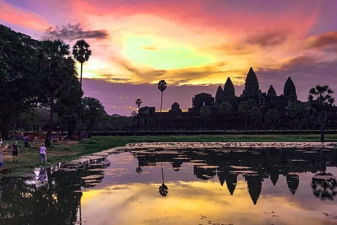 Angkor Wat & Banteay Srei 1-Day Tour - Price and logistics: what $130 really buys you