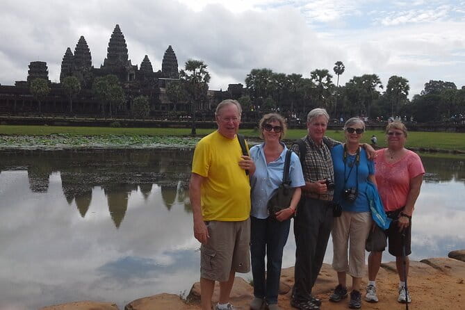 Angkor Wat & Banteay Srei 1-Day Tour - Dress code rules you should follow for temple entry