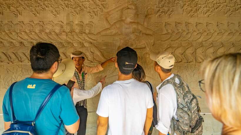 Angkor Wat: Guided Jeep Tour Inclusive lunch at local house - Lunch at a local house, then a community center moment
