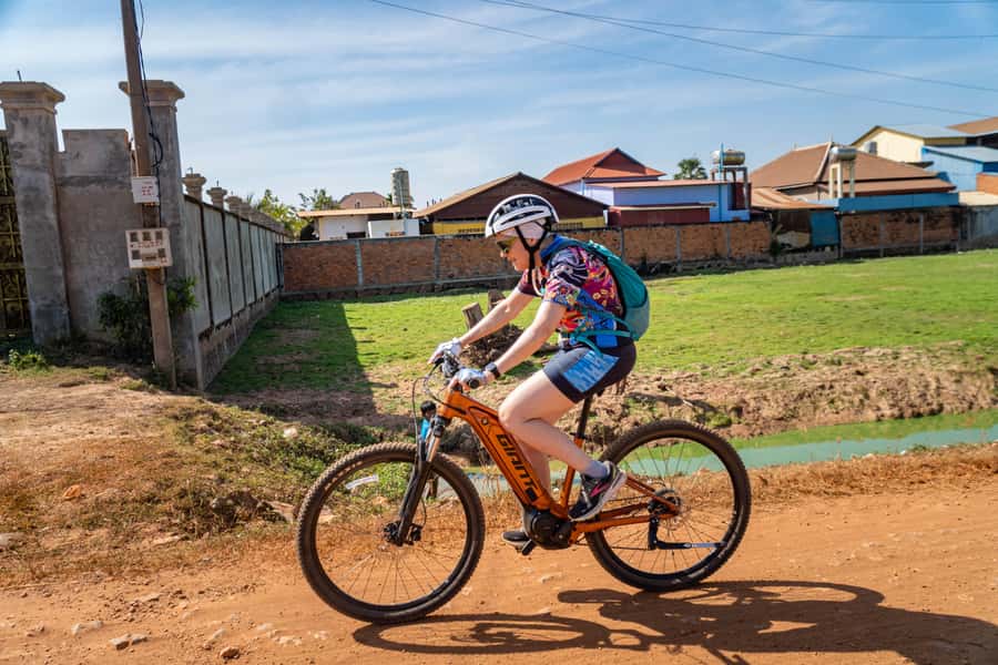 Angkor Wat: Guided Sunrise Bike Tour w/ Breakfast and Lunch - The Srah Srang Breakfast Stop That Keeps the Day Moving