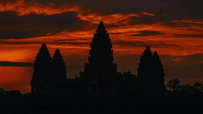 Angkor Wat Guided Sunrise Tour - Angkor Thom’s South Gate and Bayon: reading the faces in stone