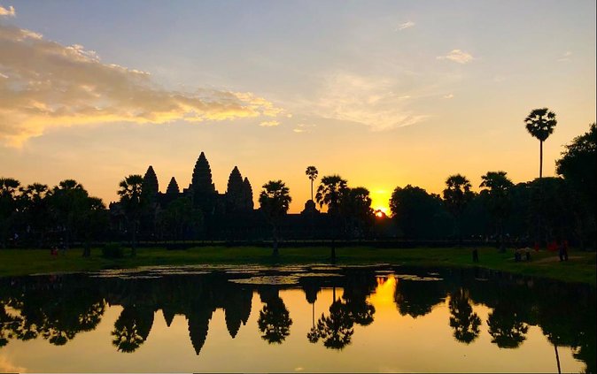 Angkor Wat Highlights and Sunrise Guided Tour from Siem Reap - Entering Angkor Wat before the crowds: what the sunrise moment is really like