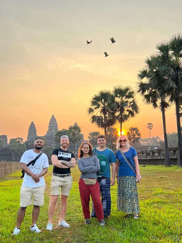 Angkor Wat: Highlights and Sunrise with Spanish Guide - After the main set: Srah Srang and a reset before the jungle temples