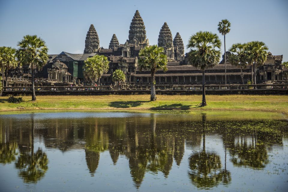Angkor Wat in a vintage Jeep with driver - jeep rental - Ta Prohm: the Lara Croft temple works best when you arrive by road