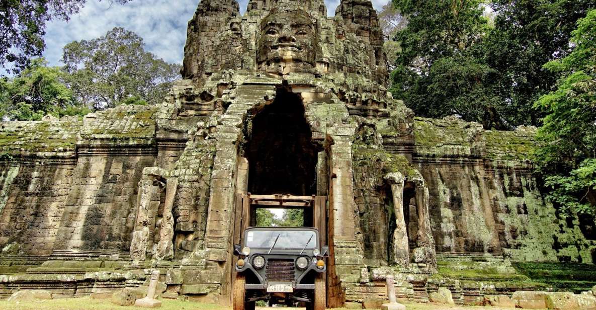 Angkor Wat in a vintage Jeep with driver - jeep rental - Road conditions and clothing rules for a doorless Jeep day