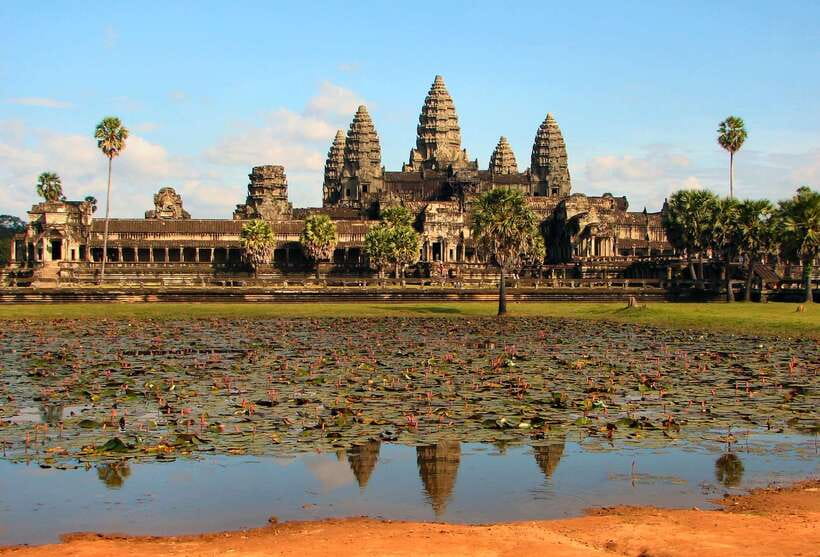 Angkor Wat: Small-Group Tour with Balloon Ride and Lunch - Guides and drivers: why local English support matters