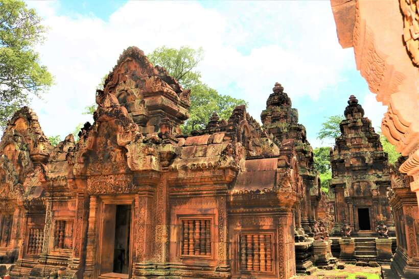 Angkor Wat: Sunrise 2.5 Days Temples & Tonle Sap-Small Group - First light at Angkor Wat: torchlight, then faces