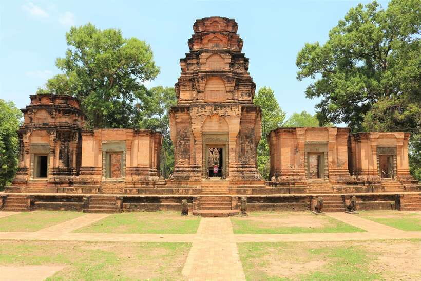 Angkor Wat: Sunrise 2.5 Days with Tonle Sap Lake Tour - Day 1: Re Rub, Banteay Srei, Neak Pean, Preah Khan, then Bakheng sunset