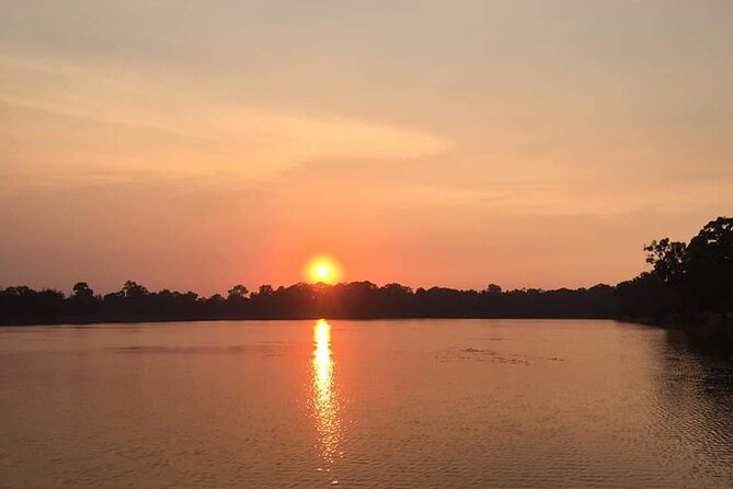 Angkor Wat Sunrise and Tonle Sap Cruise Sunset Tour - Pickup, private group feel, and how the day stays on track