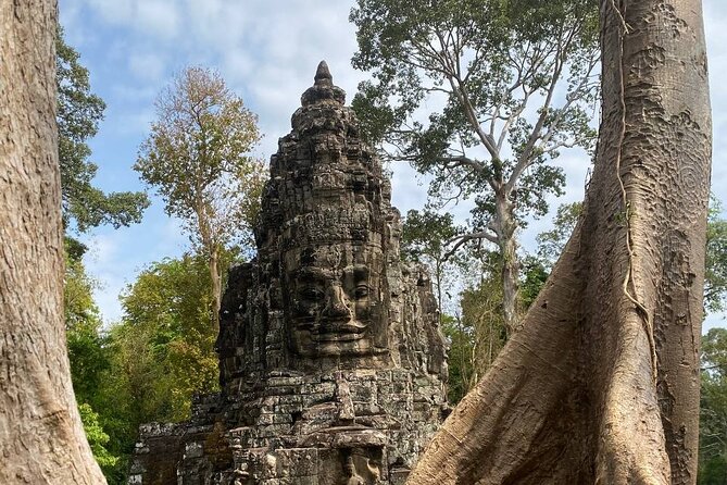 Angkor Wat Sunrise & Highlight The Most Iconic Temple - Cold water and temple information: the small included extras that matter