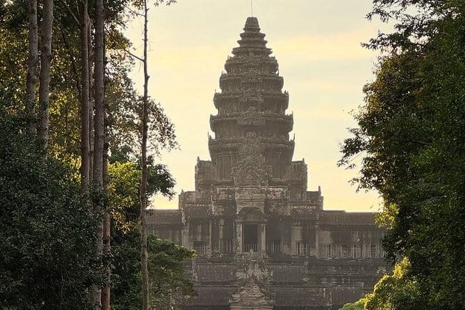 Angkor Wat Sunrise Small-Group 1-Day Tour from Siem Reap - Bayon Temple: Smiling Faces at the Heart of the Complex