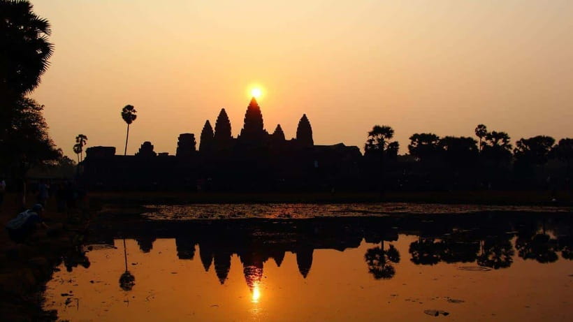 Angkor Wat: Sunrise: Ta Prohm and Bayon Temple Tour - Inside Angkor Wat: corridors, carvings, and upper terraces