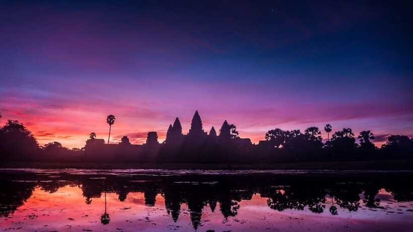 Angkor Wat: Sunrise: Ta Prohm and Bayon Temple Tour - Tonle Om Gate and the southern gate sculpture walk