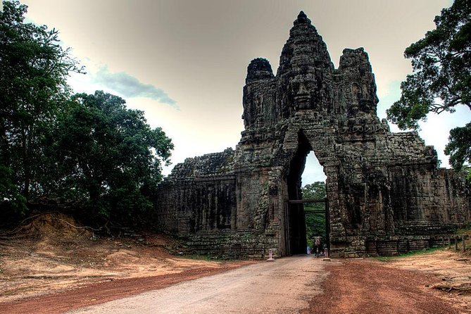 Angkor Wat Sunrise Tour - Stop 1: Angkor Wat at first light