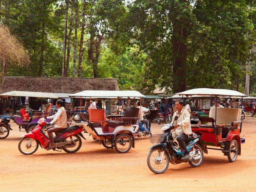 Angkor Wat Tour by Tuk-Tuk with English Speaking Driver - Angkor Wat: what you’ll see and how to manage the walk