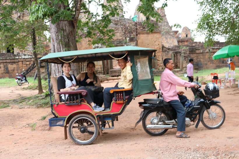 Angkor Wat: Tuk Tuk and Walking Tour - Angkor Thom by foot: Bayon faces, the Dead Gate climb, and Victory Gate