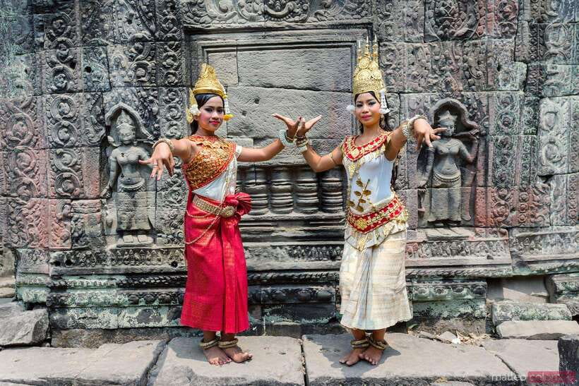 Apsara Dance Show with Dinner by Tuk-Tuk Roundtrip Transfer - Should You Book This Apsara Dance Show With Dinner?