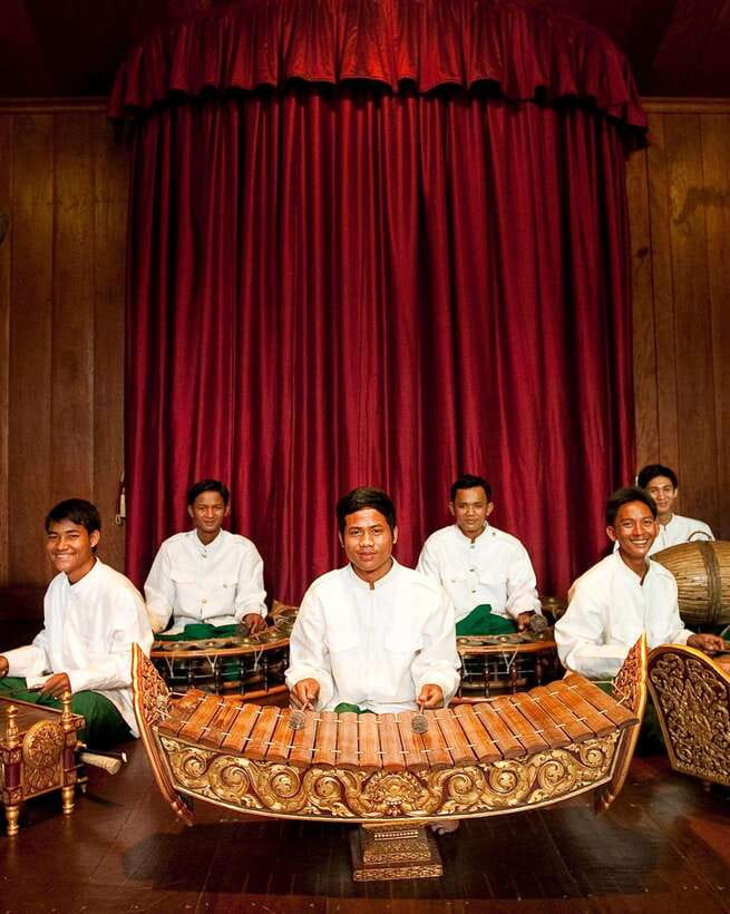 Apsara Theater Performance include dinner & Hotel pick up - The Dance Show: Classical Khmer and Folk Styles on Stage